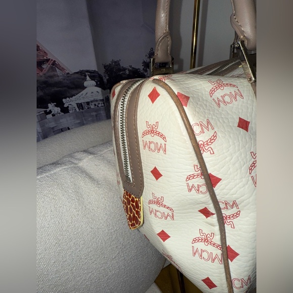 MCM
Visetos Striped Munich Lion Boston
Satchel White comes with COA - Picture 7 of 14